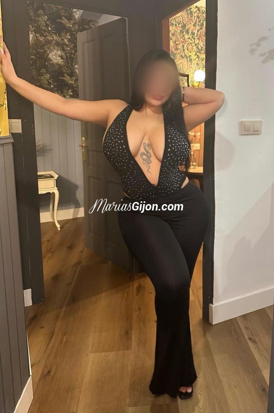 Yuvanna amorosa y delicada